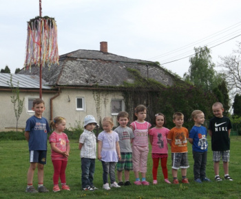 Aktuality / Stavanie mája