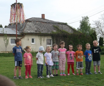 Aktuality / Stavanie mája
