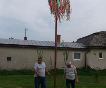 Aktuality / Stavanie mája