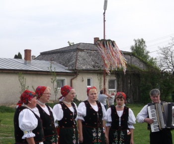Aktuality / Stavanie mája