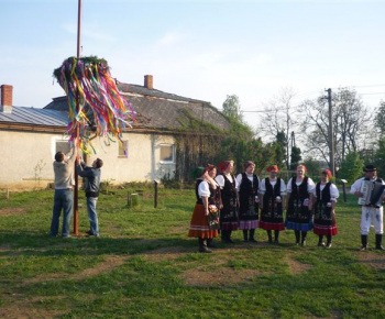 Aktuality / Stavanie mája 